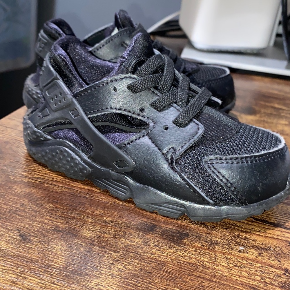 Toddler boy black huarache size 8C